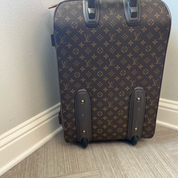 Pre-Loved LV Rolling Luggage - Picture 3 of 8